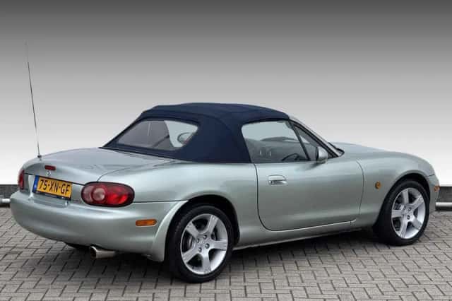 Mazda MX-5 (2003) thumbnail 4