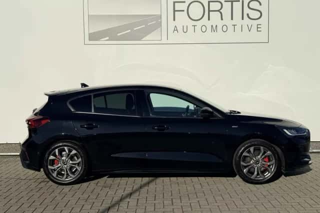 Ford Focus (2022) thumbnail 5