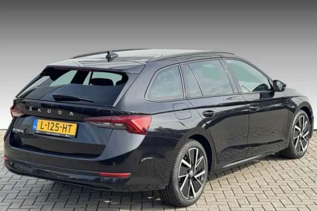 Škoda Octavia (2021) thumbnail 2