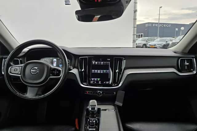 Volvo V60 (2020) thumbnail 3