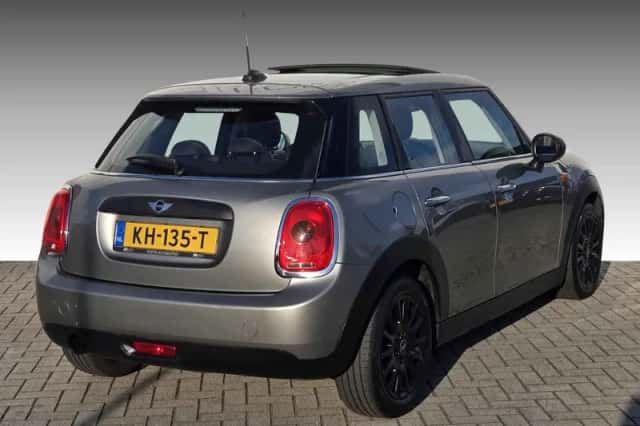 MINI Cooper (2016) thumbnail 2