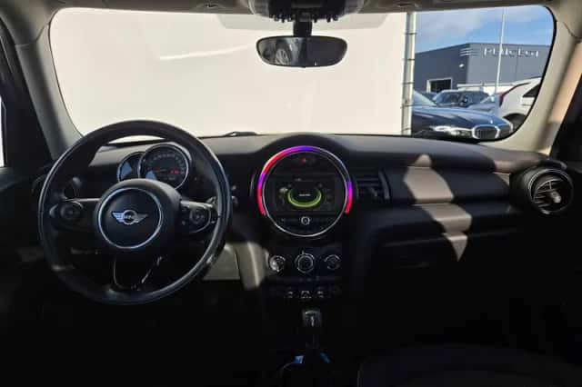 MINI Cooper (2016) thumbnail 3