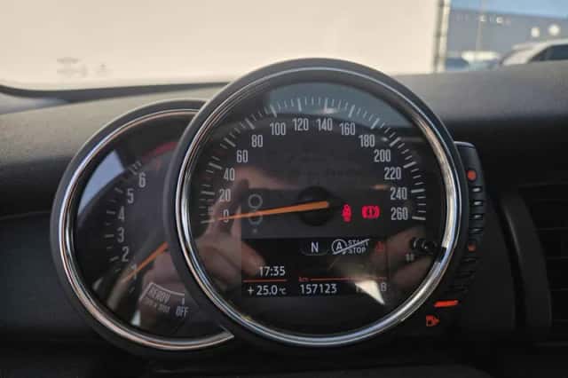 MINI Cooper (2016) thumbnail 4