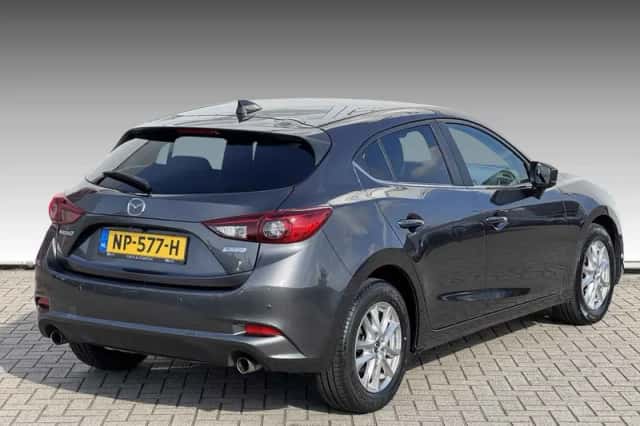 Mazda 3 (2017) thumbnail 2