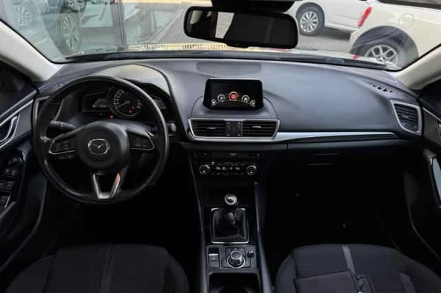 Mazda 3 (2017) thumbnail 3