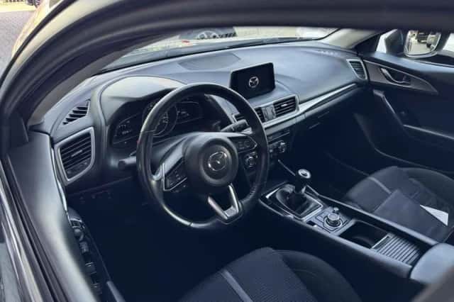 Mazda 3 (2017) thumbnail 4