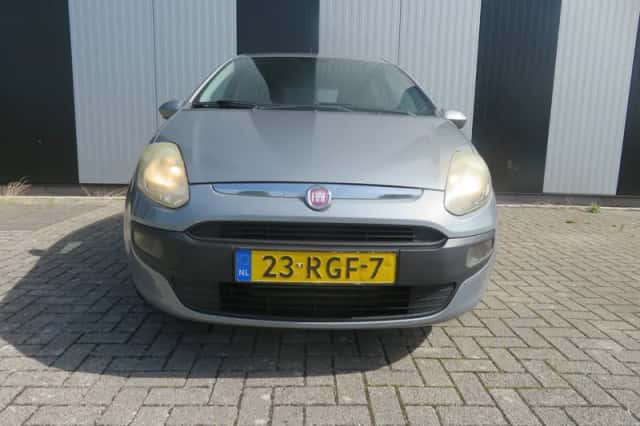 Fiat Punto (2011) thumbnail 2