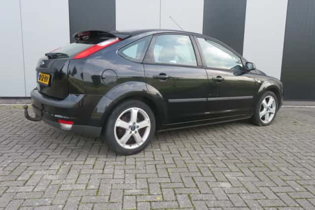 Ford Focus (2006) thumbnail 3