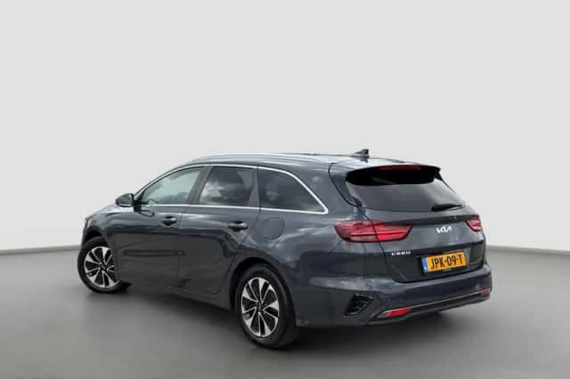 Kia Ceed (2025) thumbnail 2