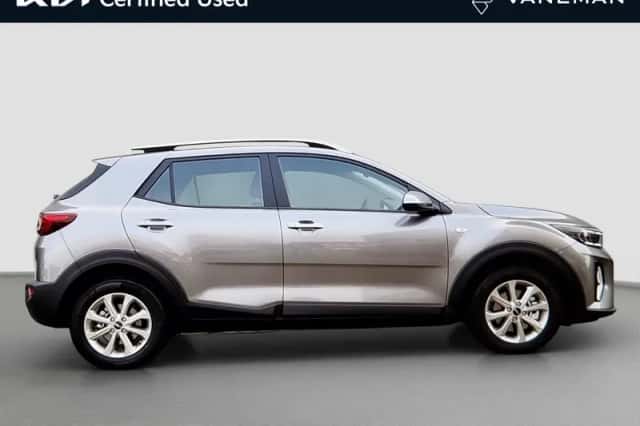 Kia Stonic (2024) thumbnail 4