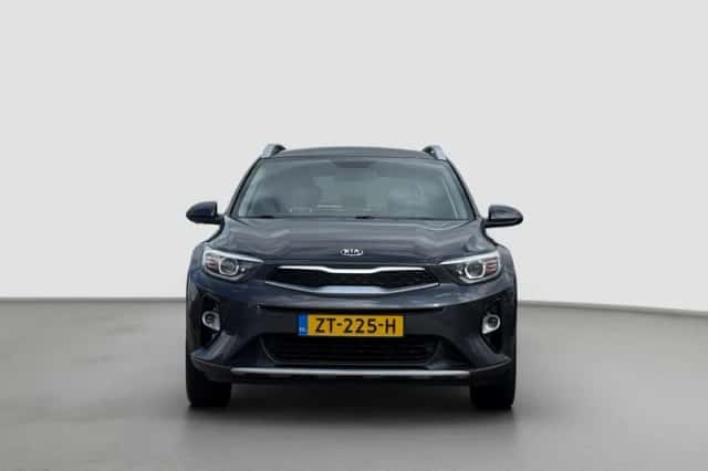 Kia Stonic (2019) thumbnail 4