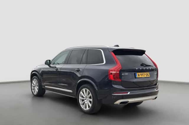 Volvo XC90 (2017) thumbnail 2