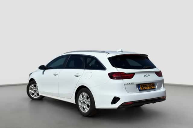 Kia Ceed (2024) thumbnail 2