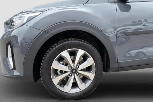 Kia Stonic (2022) thumbnail 3