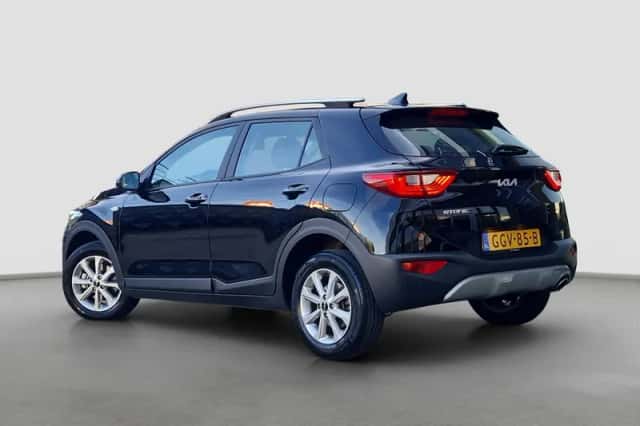 Kia Stonic (2024) thumbnail 3