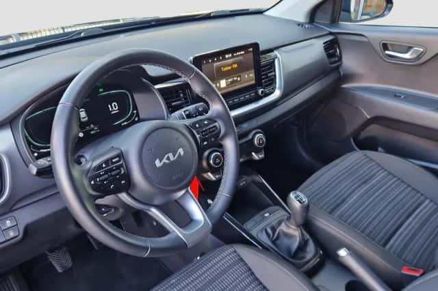 Kia Stonic (2024) thumbnail 4