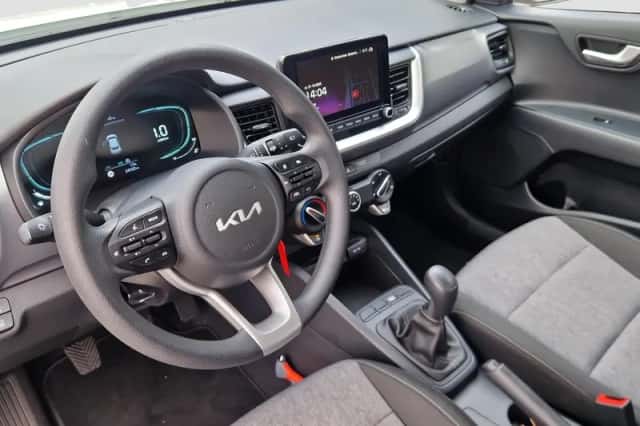 Kia Stonic (2025) thumbnail 4