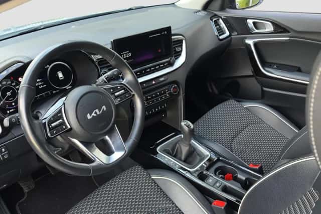 Kia Ceed (2024) thumbnail 4