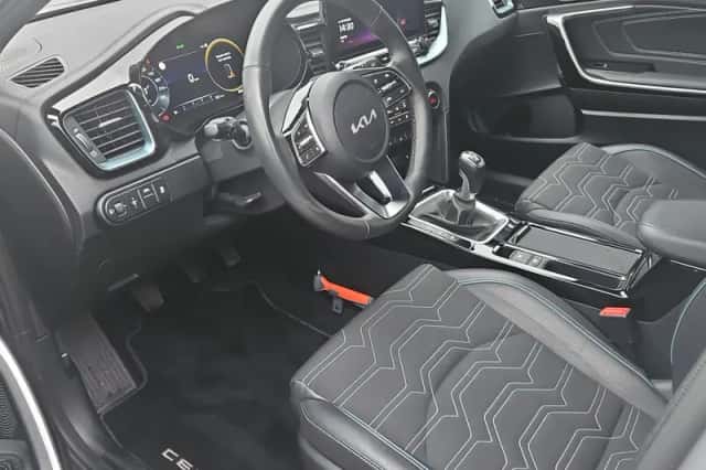 Kia Ceed (2025) thumbnail 4