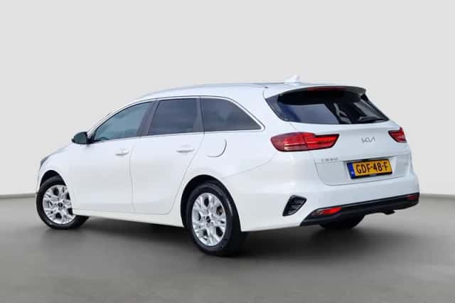 Kia Ceed (2024) thumbnail 3
