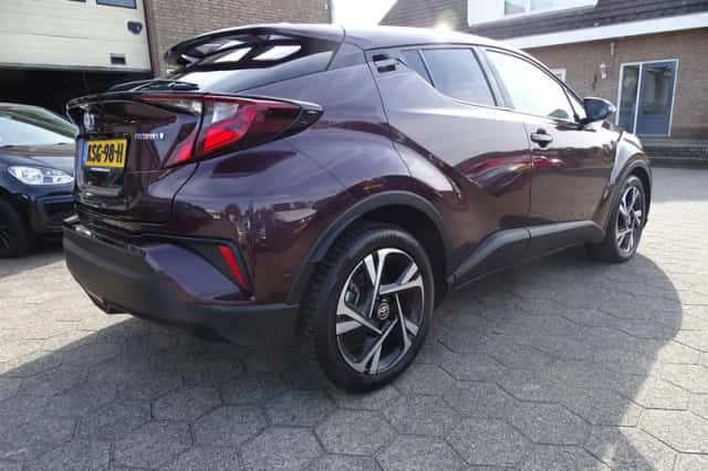 Toyota C-HR (2023) thumbnail 3