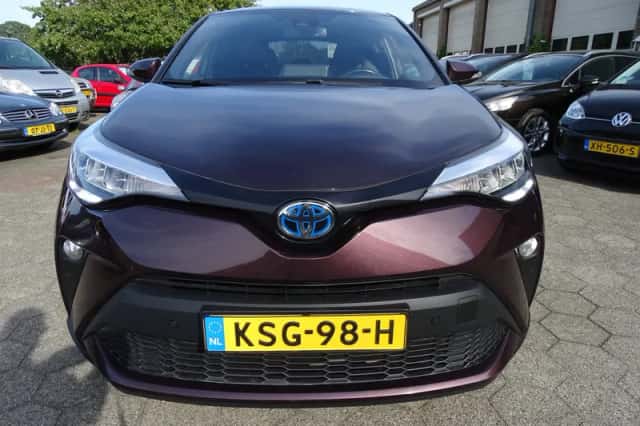 Toyota C-HR (2023) thumbnail 5