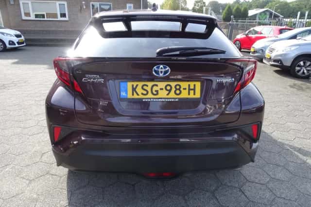 Toyota C-HR (2023) thumbnail 6