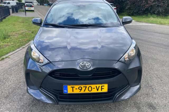 Toyota Yaris (2023) thumbnail 3