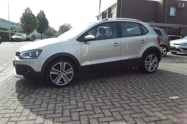 Volkswagen Polo (2013) thumbnail 2