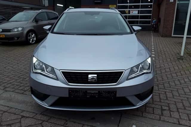 SEAT Leon (2019) thumbnail 3