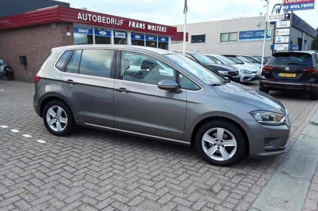 Volkswagen Golf Sportsvan (2016) thumbnail 4