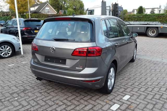 Volkswagen Golf Sportsvan (2016) thumbnail 5