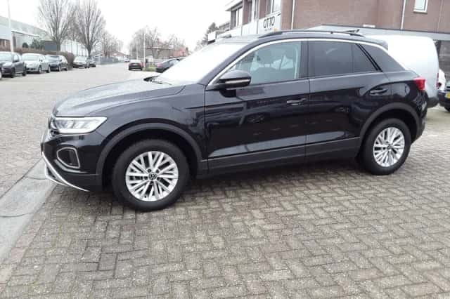 Volkswagen T-Roc (2022) thumbnail 2