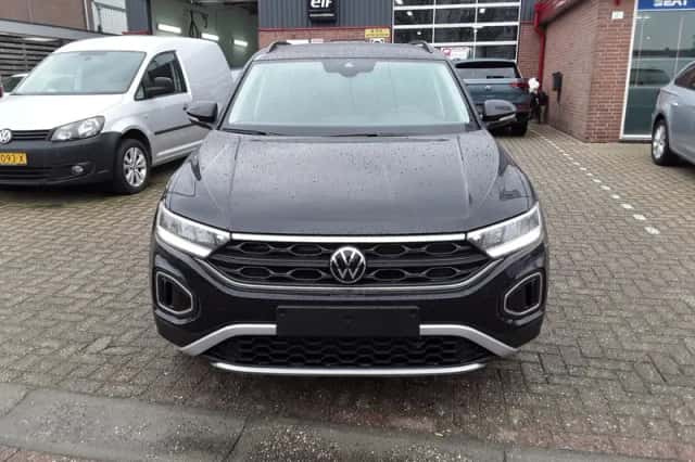 Volkswagen T-Roc (2022) thumbnail 3