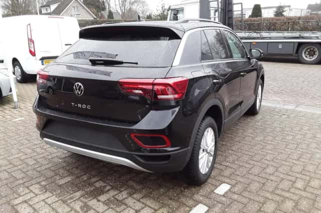 Volkswagen T-Roc (2022) thumbnail 5