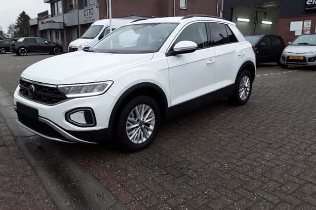 Volkswagen T-Roc (2022) thumbnail 1