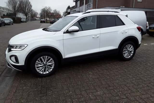 Volkswagen T-Roc (2022) thumbnail 2
