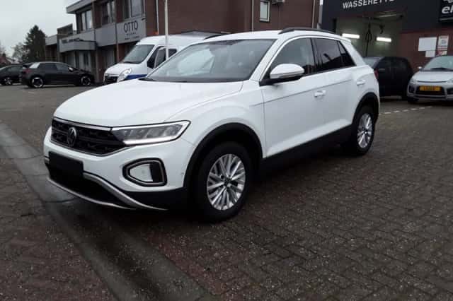 Volkswagen T-Roc (2022) thumbnail 3