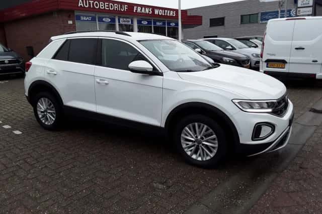 Volkswagen T-Roc (2022) thumbnail 5