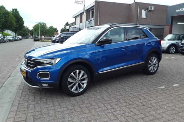 Volkswagen T-Roc (2018) thumbnail 2