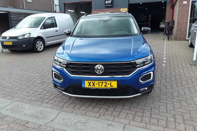 Volkswagen T-Roc (2018) thumbnail 3