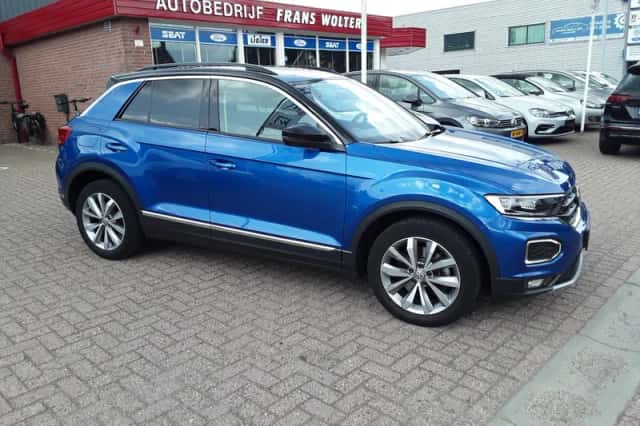 Volkswagen T-Roc (2018) thumbnail 4