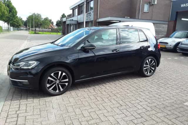 Volkswagen Golf (2019) thumbnail 2