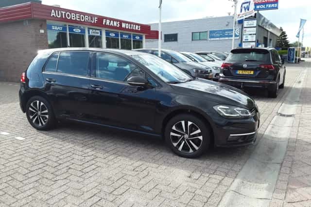 Volkswagen Golf (2019) thumbnail 4