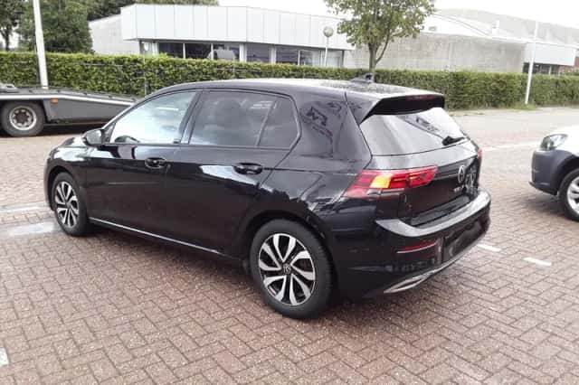 Volkswagen Golf (2022) thumbnail 6