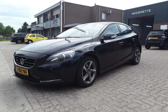Volvo V40 (2014) thumbnail 1