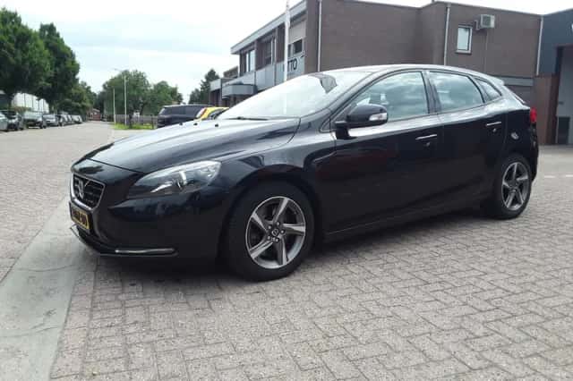 Volvo V40 (2014) thumbnail 2