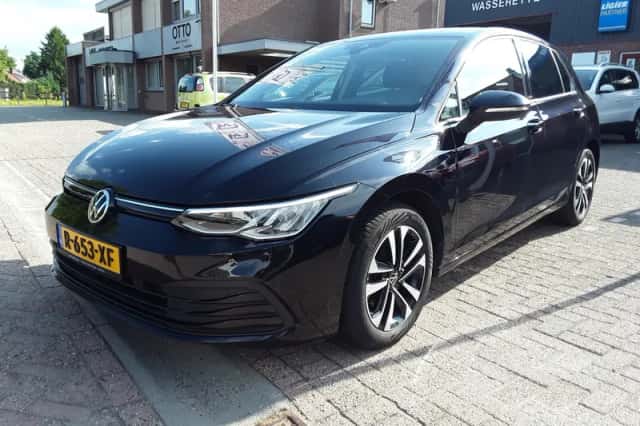 Volkswagen Golf (2021) thumbnail 1