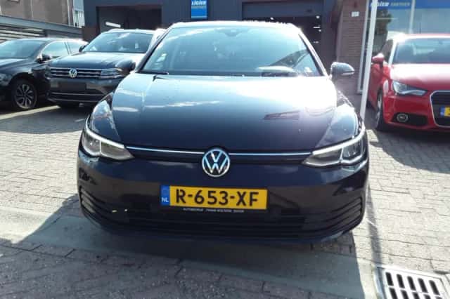 Volkswagen Golf (2021) thumbnail 3