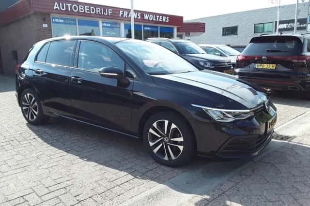 Volkswagen Golf (2021) thumbnail 4